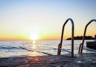 现在在凤凰网投放广告需要多少钱呢？凤凰网信息流广告价格是多少钱呢？