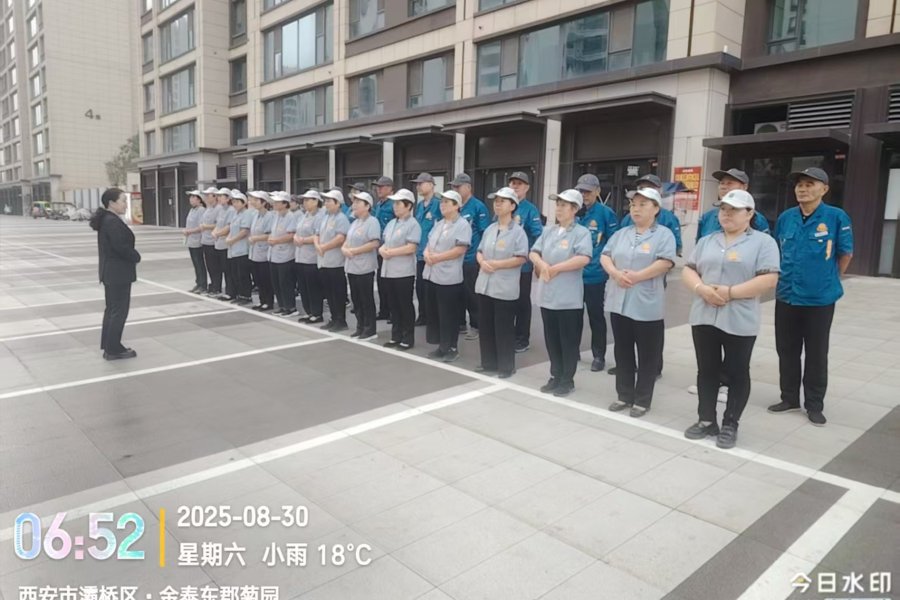 专业团队高空作业现场