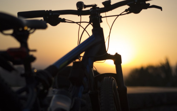 在酷狗跑纺织原料成本多少？酷狗信息流推广哪家值得信赖？