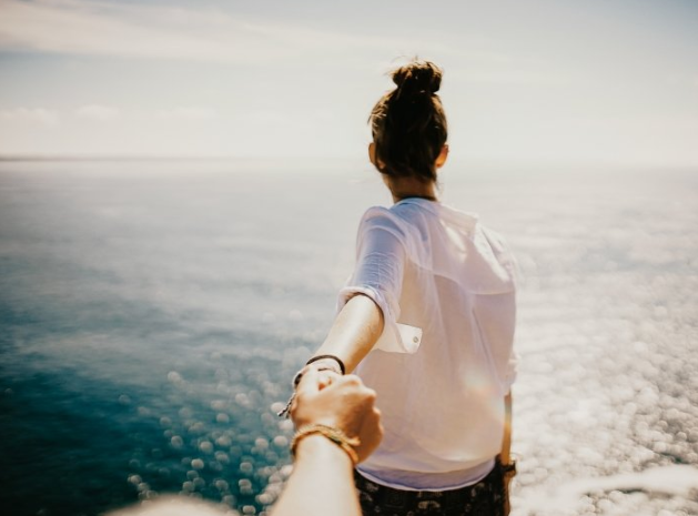 爱奇艺视频广告账户开通需要多少钱呢？爱奇艺现在跑材料返点多少？